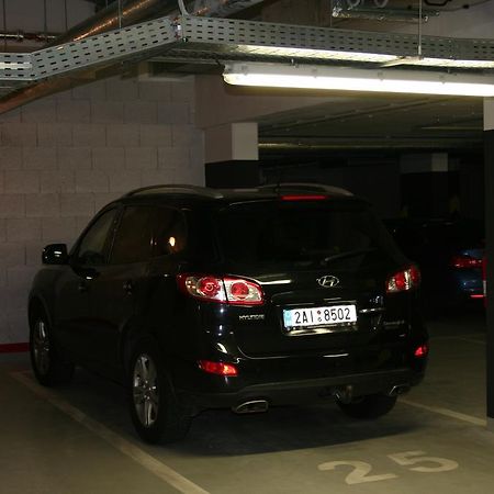 Karlin Apartment Prága Kültér fotó